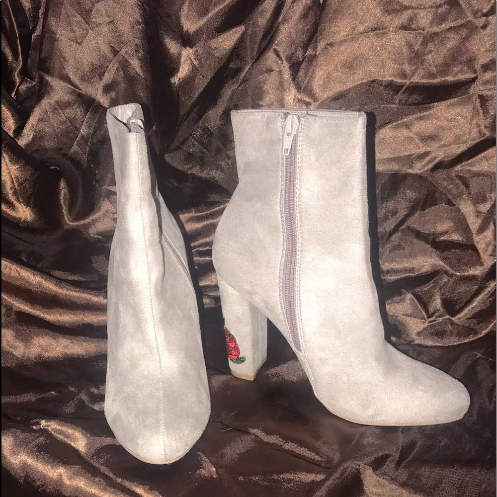 Light Gray Pointed Toe Booties w/ Rose Embroidery